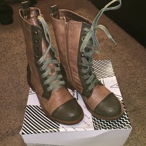 Women’s Calf boots, Size 7.